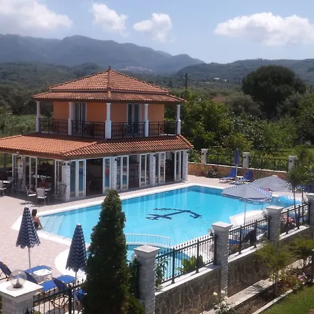Makis Studios And Apartments Hotel 2*