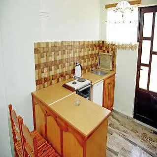 Makis Studios And Apartments 2*