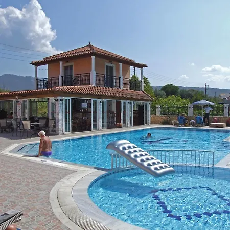 Makis Studios And Apartments